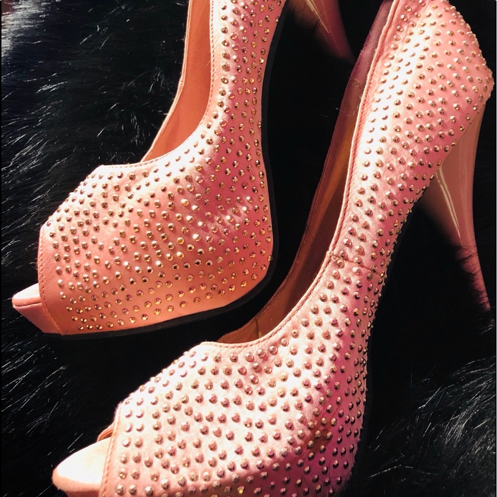 New Vintage peach color heels